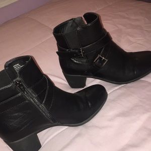 Black wedge boots